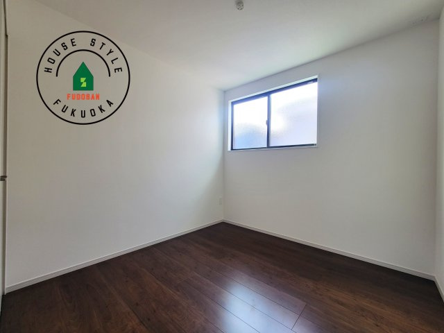 太宰府市都府楼南5丁目第1-3棟（3号棟）の洋室|採光良好な洋室は全居室、複層ガラスの遮熱効果と断熱効果で、一年中快適に過ごせます。