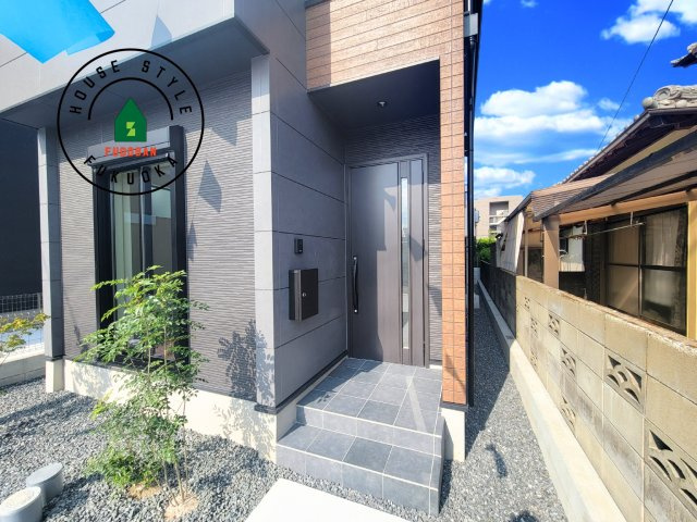 太宰府市都府楼南5丁目第1-3棟（3号棟）の玄関|おでかけの時も帰った時も、「我が家」を最初に感じでもらえる素敵な空間に。