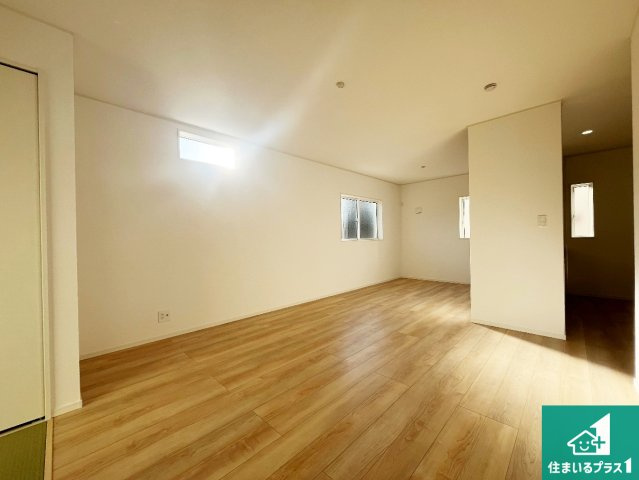 加古川市野口町良野　第12期　新築一戸建ての居間・リビング|シンプルなリビングは、観葉植物等のインテリアを楽しめますね！パパ好みにも、ママ好みにも家具次第で雰囲気を変えることができます！