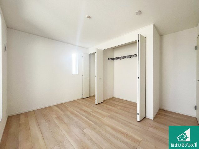 加古川市野口町良野　第12期　新築一戸建ての洋室|収納スペースが充実しているので子供の成長に合わせてたくさん収納ができます！家族構成に合わせた様々な活用ができる収納！