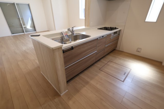 《仲介手数料無料》北区大成町４丁目549-2(全1戸)新築一戸建てブルーミングガーデンのキッチン|撮影日 2025年8月17日 10:30 晴れ