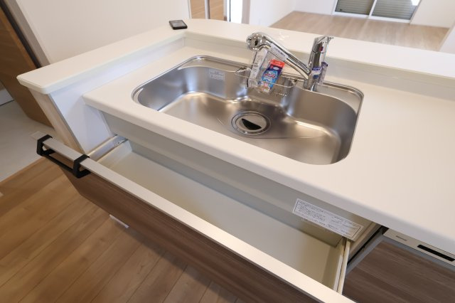 《仲介手数料無料》北区大成町４丁目549-2(全1戸)新築一戸建てブルーミングガーデンのキッチン|撮影日 2025年8月17日 10:30 晴れ