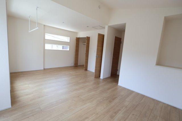 《仲介手数料無料》北区大成町４丁目549-2(全1戸)新築一戸建てブルーミングガーデンの洋室|撮影日 2025年8月17日 10:30 晴れ