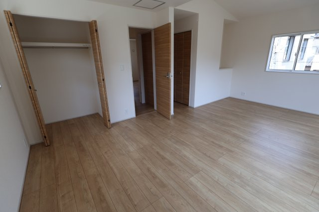 《仲介手数料無料》北区大成町４丁目549-2(全1戸)新築一戸建てブルーミングガーデンの洋室|撮影日 2025年8月17日 10:30 晴れ