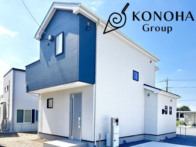 【新築戸建】高崎新保田中町24-1期　の外観|■外観（2号棟）｜窓の配置や、爽やかな白ベースの外観が清潔感をもたらします。まっさらなキャンバスのような家にこだわりを彩って…始めよう、あなただけの豊かな暮らし( ＾＾ )