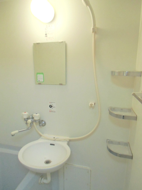 Ｍｉｌｋｙ　Ｗａｙの洗面所|収納棚付き洗面スペース