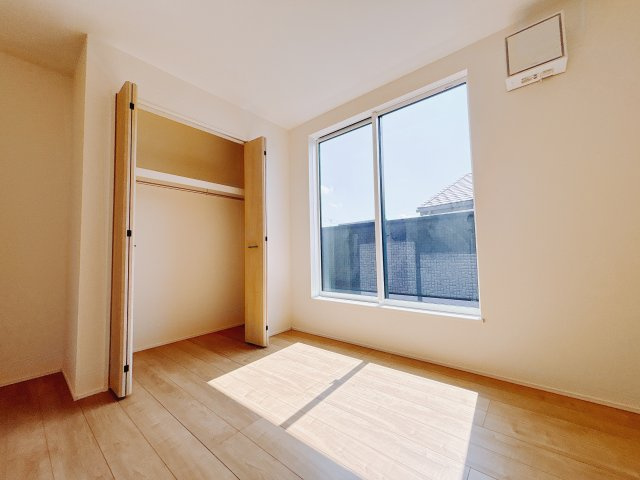 【新築戸建】高崎新保田中町24-1期　の洋室|■2階洋室（3号棟）｜お子様の一人部屋にピッタリな洋室。木のぬくもりを感じるフローリングは、天然木の味わいが時とともに深みを増していきます。また、傷にも強く、フリーワックスでお手入れもラクラクです♪