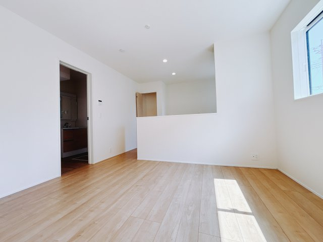 【新築戸建】高崎新保田中町24-1期　のダイニング|■ダイニング（3号棟）｜忙しい朝でもご家族そろってお食事を楽しんでいただける、ゆとりあるダイニングスペース。