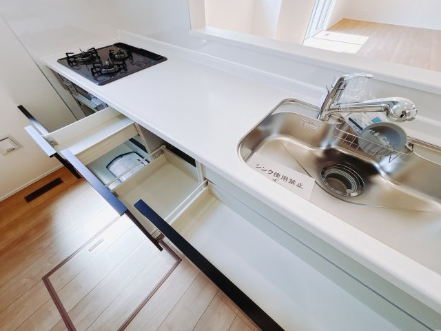 【新築戸建】高崎新保田中町24-1期　のキッチン|■キッチン（3号棟）｜全スライド式収納キッチン♪お皿や鍋の出し入れもラクラクです（＾＾）！
