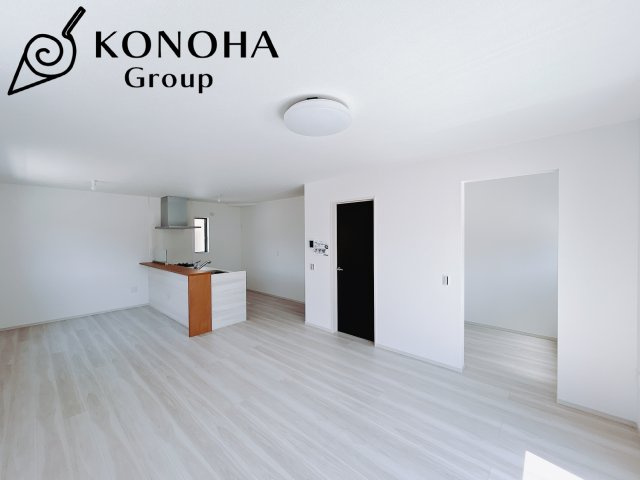 【新築戸建】高崎市下豊岡町2期の居間・リビング|これから長く住むお家のリビングには毎日気持ちのいい日差しが差し込みます。ポカポカ日向ぼっこをしながらお昼寝をするのもいいですね♪明るいリビングに気分も晴れやかに♪