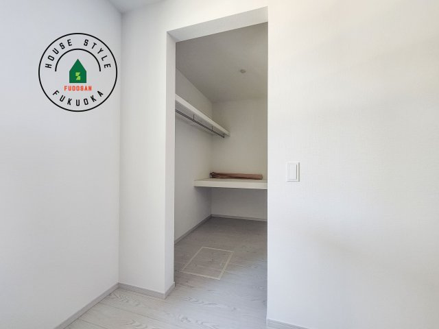 大野城市雑餉隈町1丁目第1-1棟（1号棟）の収納|洋服や大きな荷物が多い方や人数の多いご家族などは、一般的なクローゼットよりもウォークインクローゼットのほうが使い勝手が良いです。