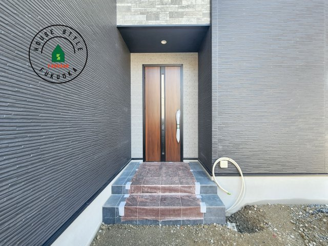 大野城市雑餉隈町1丁目第1-1棟（1号棟）の玄関|おでかけの時も帰った時も、「我が家」を最初に感じでもらえる素敵な空間に。