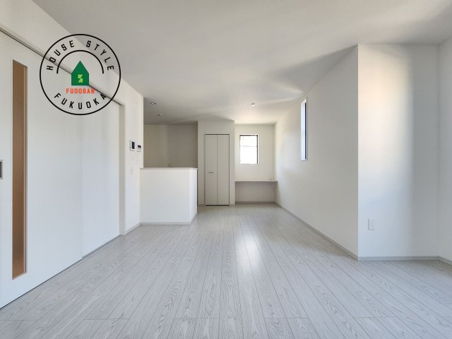 大野城市雑餉隈町1丁目第1-1棟（1号棟）の居間・リビング|ご家族を近くに感じられる対面キッチンのLDK。会話もはずみそうですね。