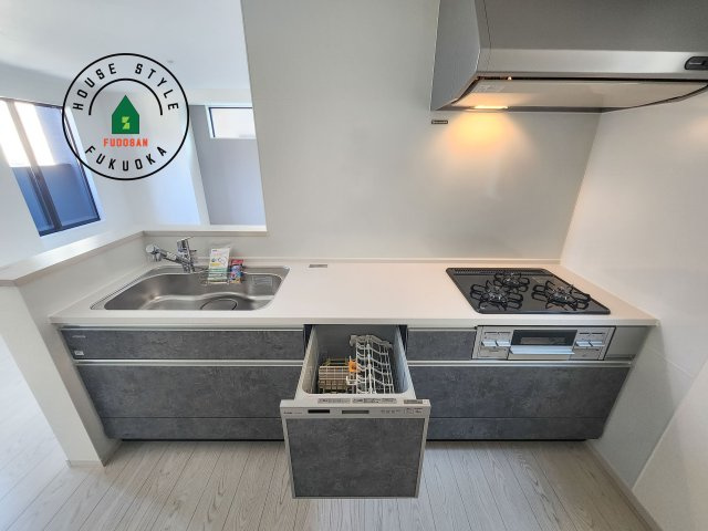 大野城市雑餉隈町1丁目第1-1棟（1号棟）のキッチン|キッチン。グリル・食器洗い乾燥機・浄水器も完備。