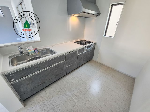 大野城市雑餉隈町1丁目第1-1棟（1号棟）のキッチン|ダイニングテーブルへの配膳がラクラク、お料理はかどるカウンター付きシステムキッチン！