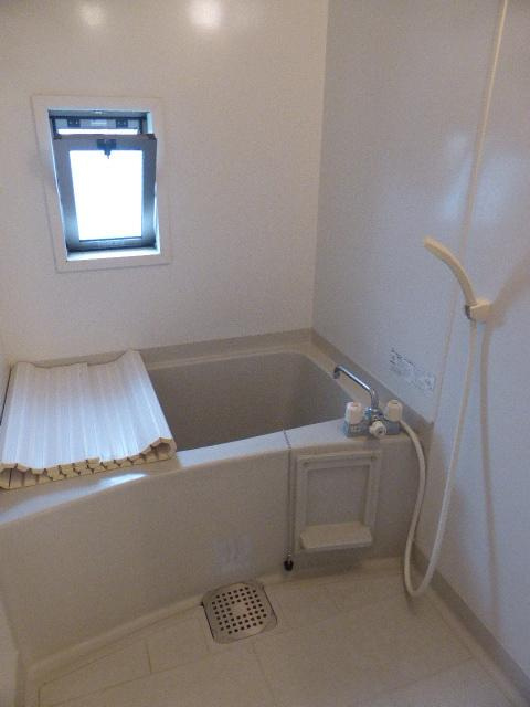 ファミーユ大津の浴室|風呂