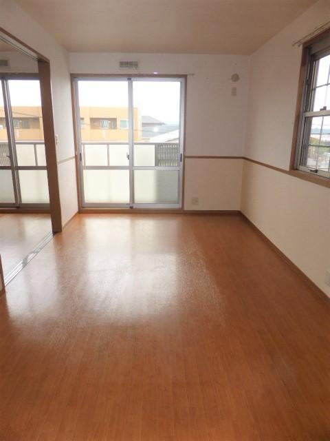 ファミーユ大津の居間・リビング|リビング