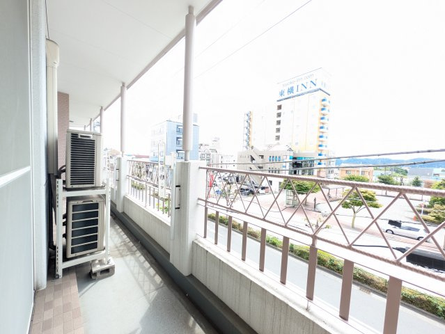 神田秋川駅前ビルのバルコニー