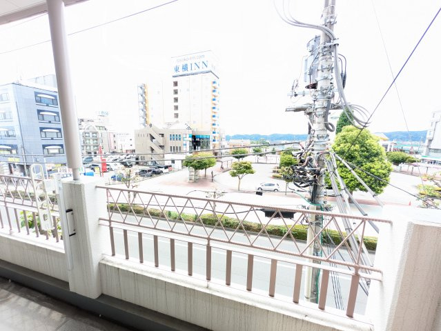 神田秋川駅前ビルのバルコニー