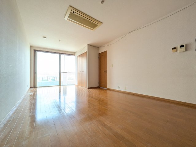 神田秋川駅前ビルの居間・リビング