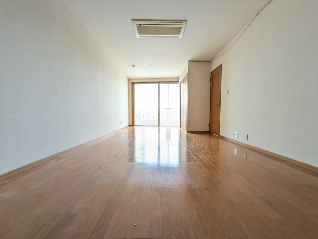 神田秋川駅前ビルの居間・リビング