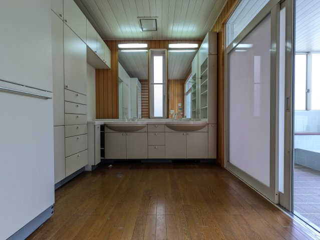 神田秋川駅前ビルの独立洗面台