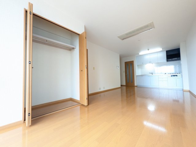 神田秋川駅前ビルの居間・リビング