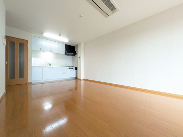 神田秋川駅前ビルの居間・リビング