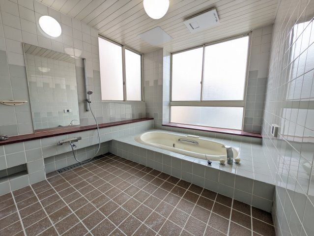 神田秋川駅前ビルの浴室