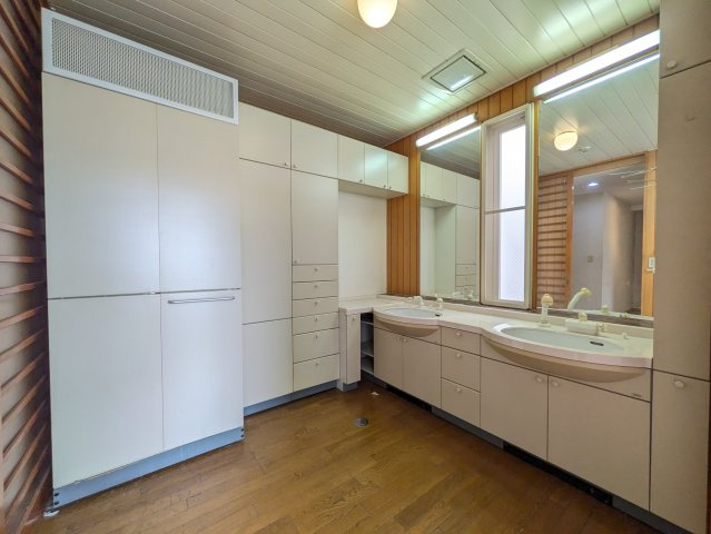 神田秋川駅前ビルの洗面所