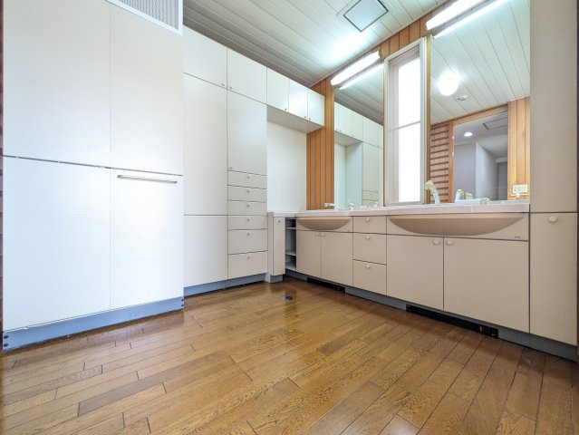 神田秋川駅前ビルの洗面所