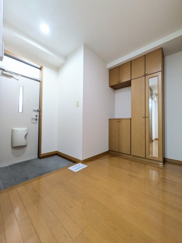 神田秋川駅前ビルの玄関