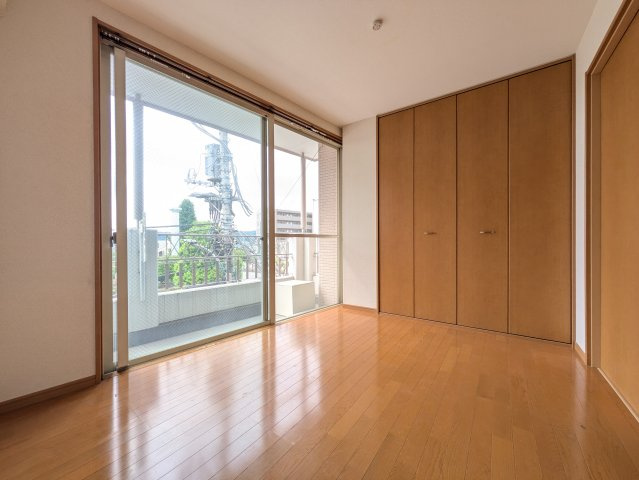 神田秋川駅前ビルの洋室