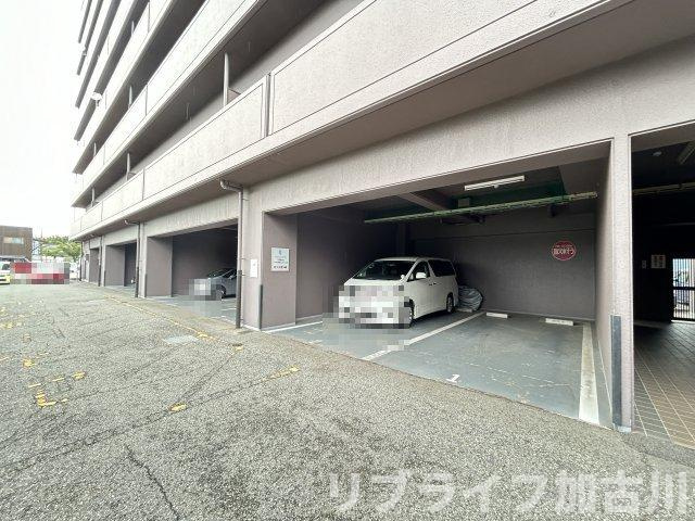 サウスレーベン小野の駐車場