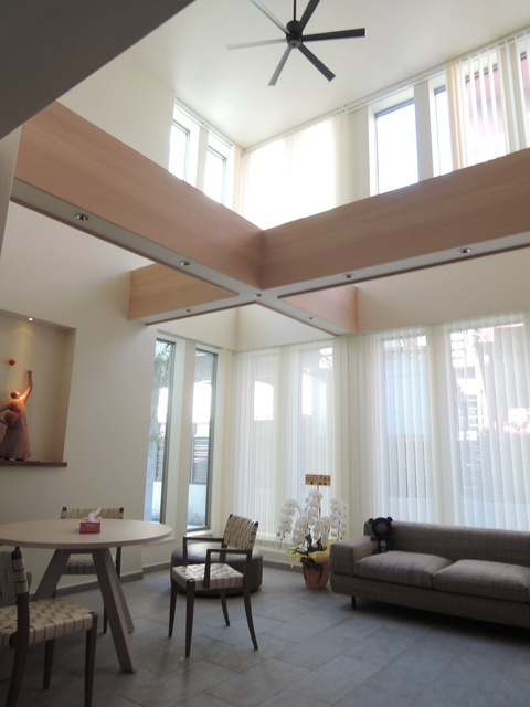 サンテラス高田のロビー|★ソファ等が置かれたラウンジスペース★