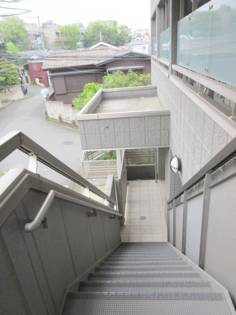 サニーヒルズ東神奈川のその他共用部分|共用階段