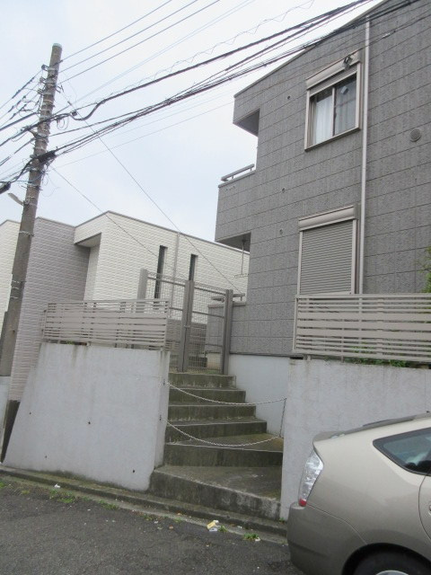 サニーヒルズ東神奈川のエントランス|安心のオートロック付　耐震耐火性に優れた旭化成へーベルメゾン