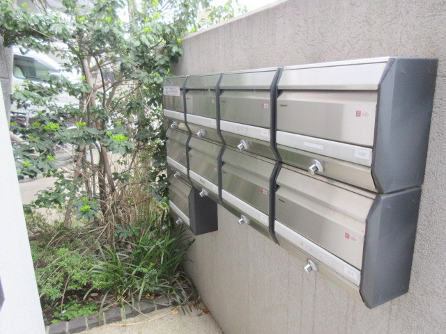 サニーヒルズ東神奈川のその他共用部分|集合ポスト