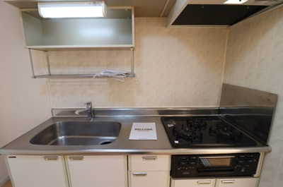 【キッチン】 | ドミールヴィレッジ Ⅰ | キッチン ３口コンロ