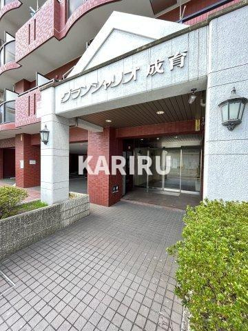 グランシャリオ成育のエントランス|建物の内部です