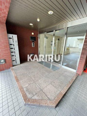 グランシャリオ成育のエントランス|落ち着いたエントランスです