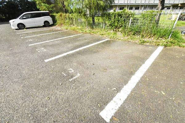 ビレッジハウス関城1号棟の駐車場