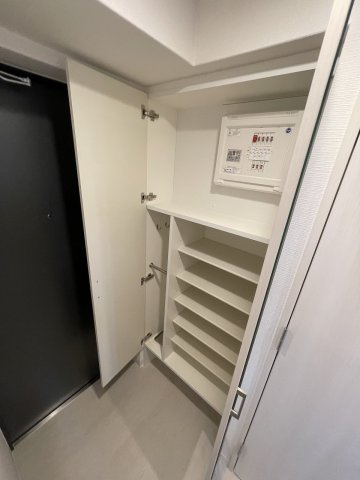 【収納】エスリード大阪ザ・ルクス