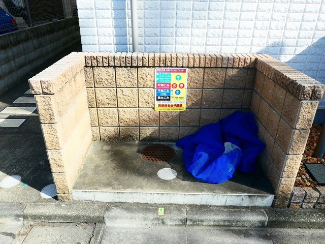 Cat　tail（キャットテイル）のエントランス|敷地内ゴミ置き場