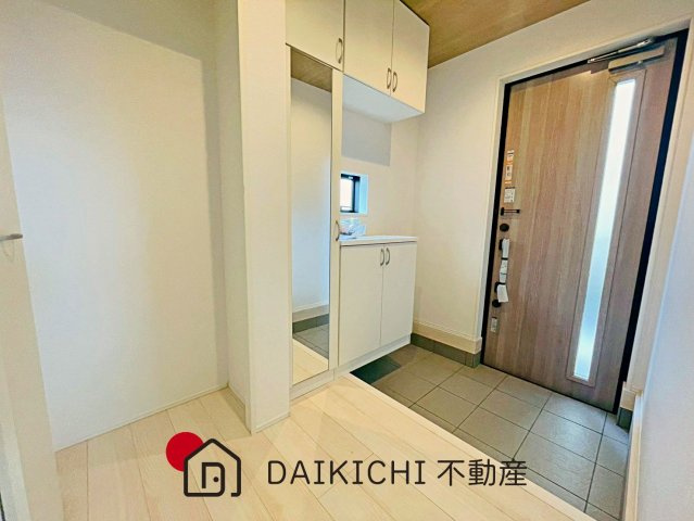 【玄関】 | 鴻巣市小松4期　新築戸建　全2棟　2号棟