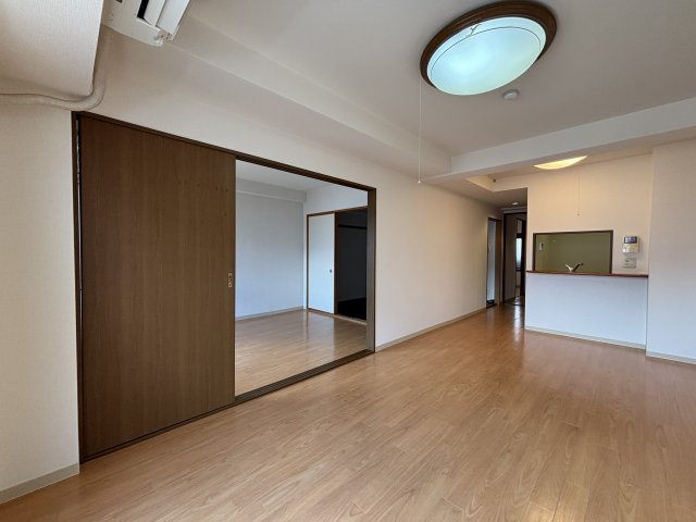 セザール壱番館（７０４）の居間・リビング