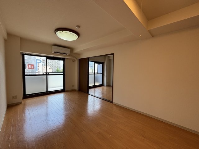 セザール壱番館（７０４）の居間・リビング