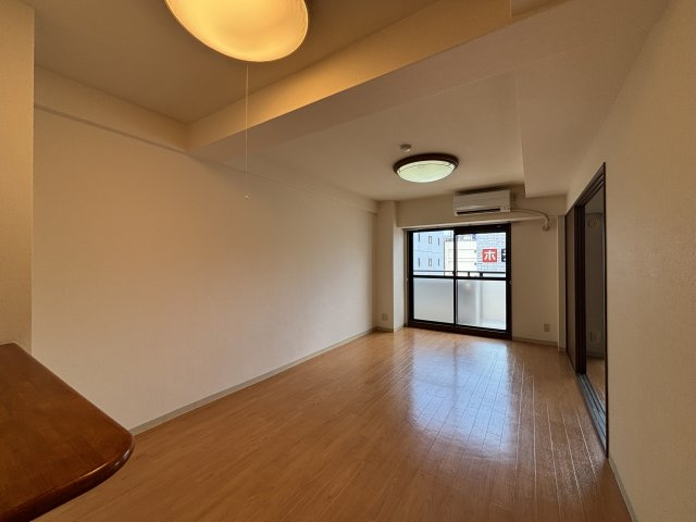 セザール壱番館（７０４）の居間・リビング