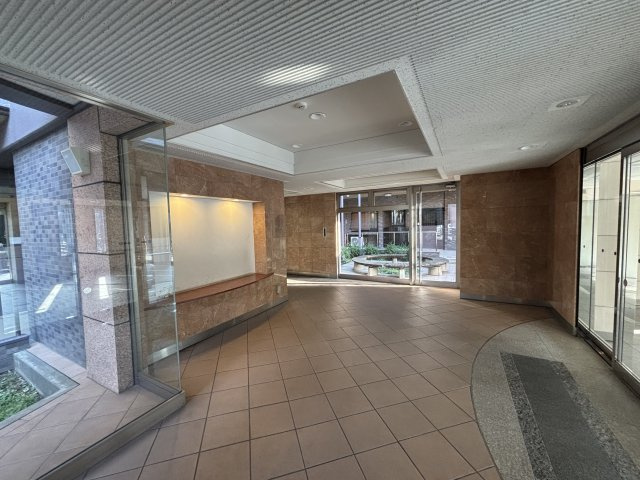 レーベンハイム戸田公園アクアシティのエントランス