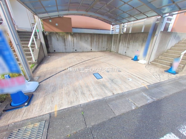 祝成約済み　八王子市　兵衛　中古戸建ての駐車場|～仲介手数料無料☆八王子ひなた不動産～　八王子市兵衛　中古戸建て